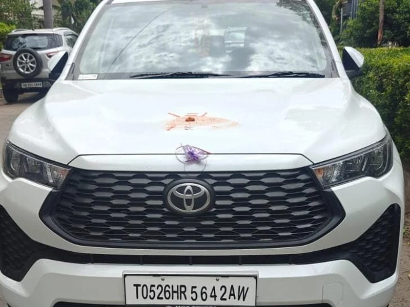 Innova Hycross taxi booking online with driver